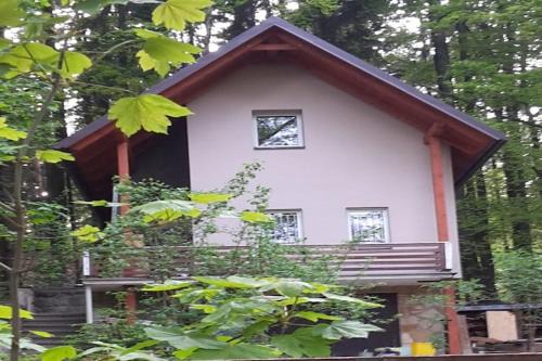Holin House | Relaxing Holiday Home in Hol n with Inviting Garden