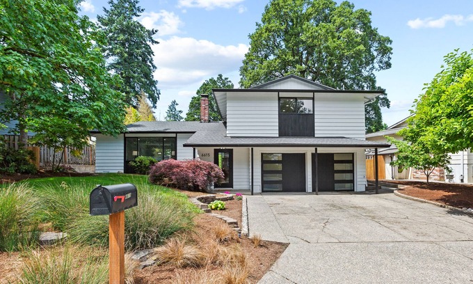 Gladstone Other | Relaxing Oasis with Outdoor Pool & Family-Friendly Amenities