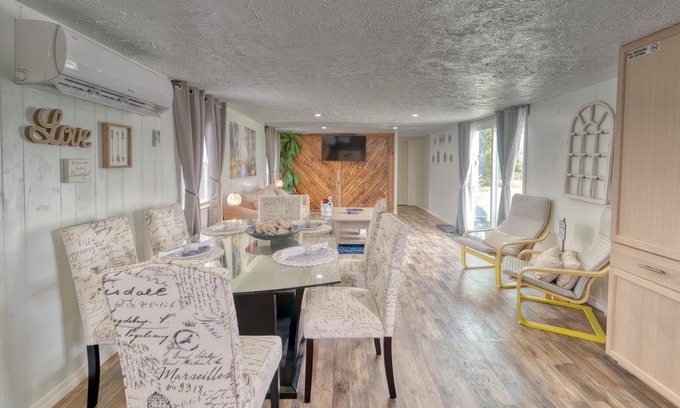 Southside Rural Community House | Serene Retreat with Private Entrance and Kitchen Access