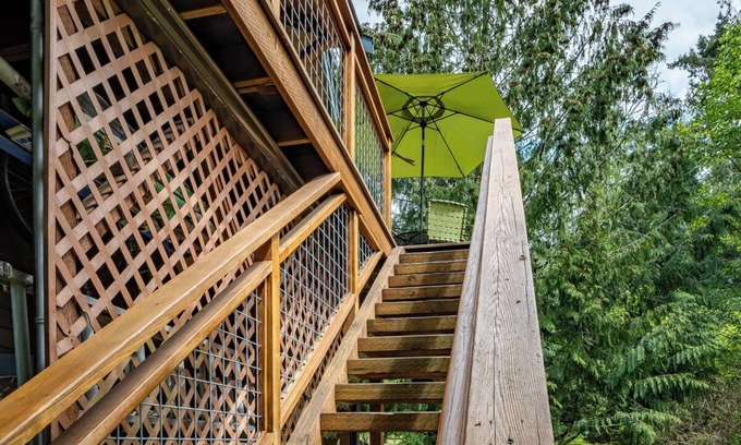 Langley Cottage | Tranquil, private Whidbey Island apt. Level 2 charging station, pet friendly.