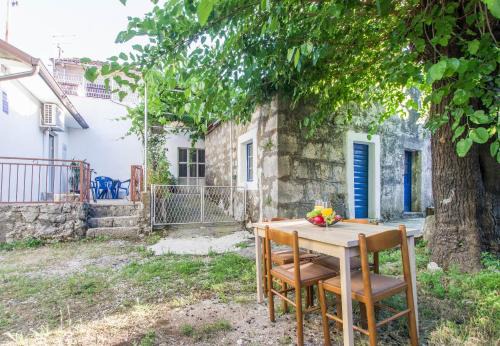 Vrgorac Apartment | Serene Escape at Tranquil Retreat Apartment Bozic