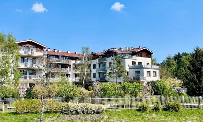 Jelitkowo Apartment | Tranquil Retreat by the Sea: Forest & Park Views in Gdansk Neptun Park