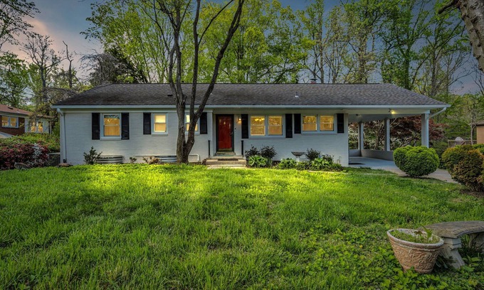Mantua House | Peaceful Retreat in Fairfax: Pet and Child Friendly Stay