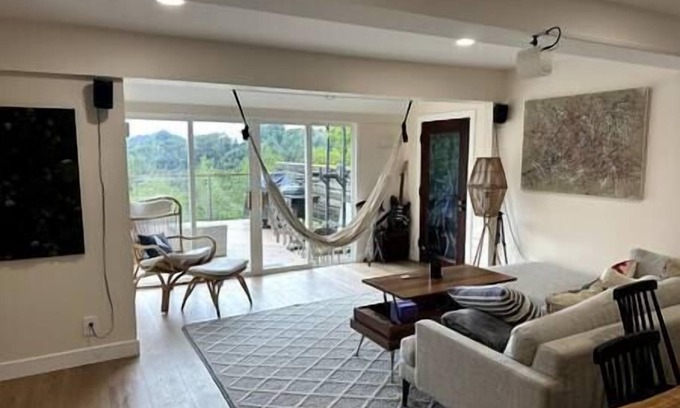 Los Gatos House | Serene Getaway with Kitchen in Los Gatos