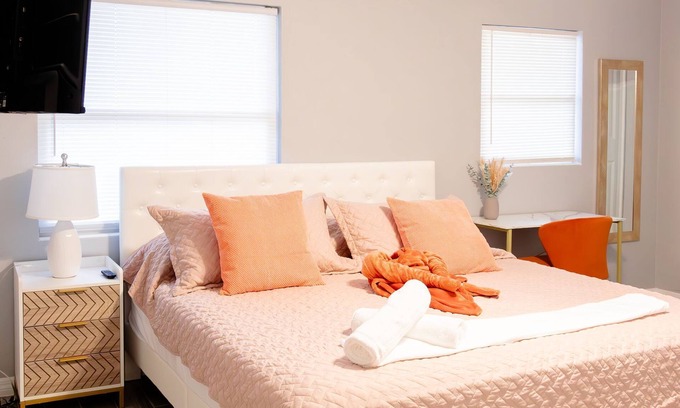 Lakeland Apartment | Tranquil Retreat: King Bed, Office, Patio