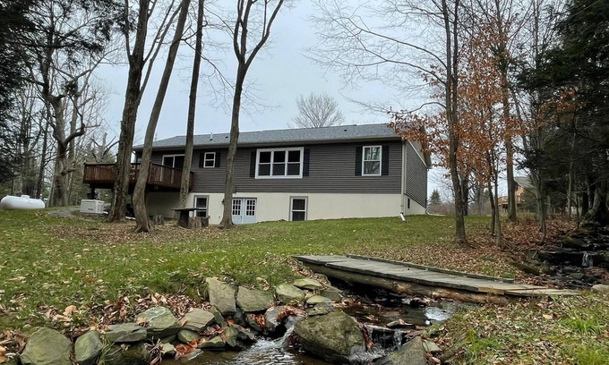 Union Dale House | Stylish Elk Mountain Home with Pool and Lake Access