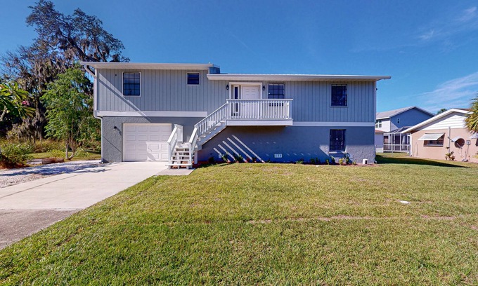 Palmetto House | Idyllic Oasis with Balcony, WiFi & Top-Rated Hospitality