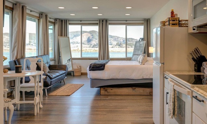 South Bend Apartment | Serene River Getaway - Private Studio Suite for Families