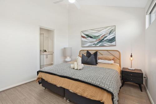 Bassendean House | Serene Tree Views 2 Bedroom Apartment - Pet & Child Friendly