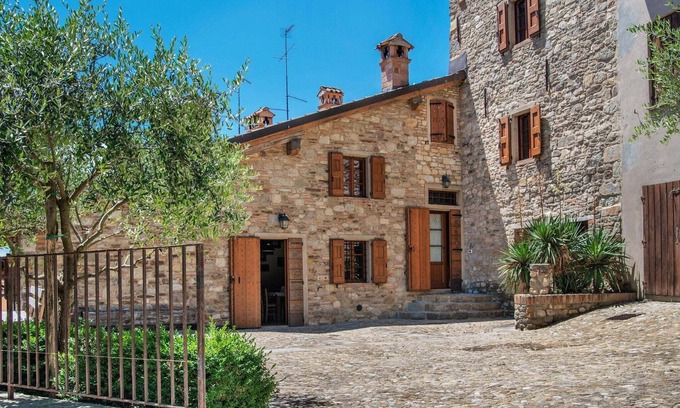 Ca' de' Grimaldi House | Discover Belvilla by OYO Aia: Pet-Friendly & Family Ready