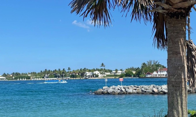 Florida North Atlantic Coast Apartment | Idyllic Waterfront Apartment in North Palm Beach - Top Rated
