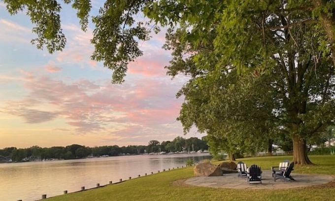 Shady Side Cottage | Serene Waterfront Cottage Retreat Near Washington, D.C.