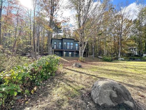 Dryden House | Tranquil Waters - Modern Lakefront Haven with Hot Tub - Explore, Relax, and Recharge! Close to UMF!