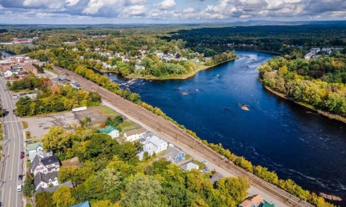 Milford Apartment | Serene Waterside Retreat: 4BD Family-Friendly Getaway