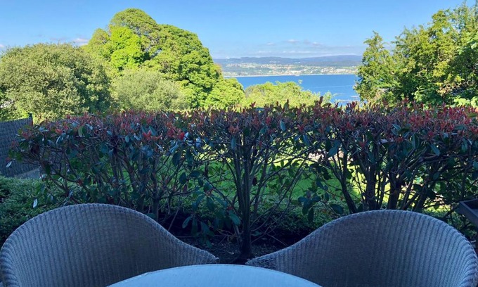 Souto House | Idyllic Comfort with Scenic Views in Carnoedo