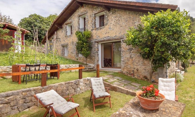 Gautegiz Arteaga Villa | Serenity Awaits at Urdaibai Nature Reserve - 4 Star Stay