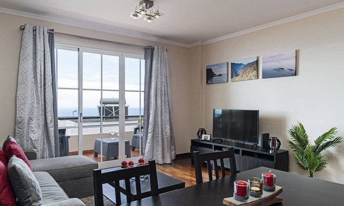 Canico Apartment | Relaxing Ocean Views at Caniço V with Spa and Family Amenities