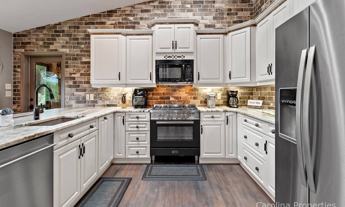 Lake Lure House | Discover TranquiliTee Retreat with Spa & Golf Course Views