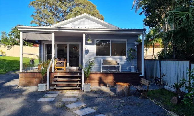Karraganbah House | Relaxation Awaits at Tranquility by the Lake - Rated 9.8