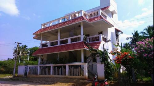 Lalgudi Bed & Breakfast | Relaxing Retreat at Tranquility Guest House with Ocean Views