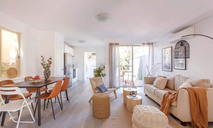 Hamilton Hill Villa | Peaceful Townhouse Near South Fremantle with Kitchen Access