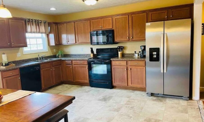 Vine Grove House | Discover Twin Lakes: 3 Bedrooms & Family-Friendly Amenities