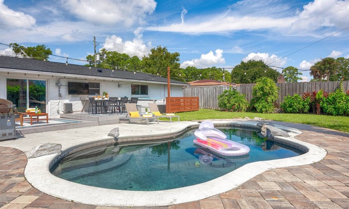 Isle of Palms House | Private Pool Retreat Steps from Jax Beach - Top Rated Stay