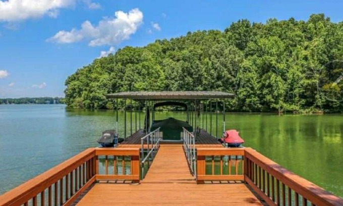 Winchester House | Peaceful Retreat with Pool and Lake View Amenities