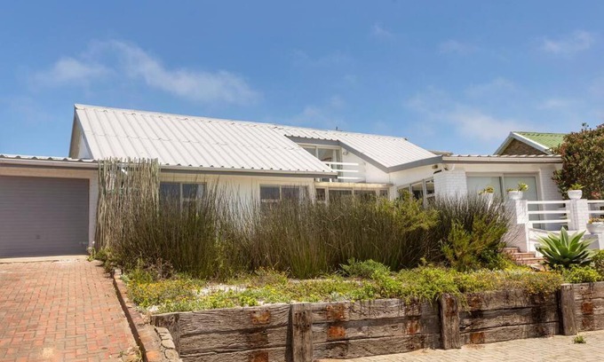 Cape Saint Francis House | Relaxing Oceanfront Retreat with Exceptional 8.9/10 Rating
