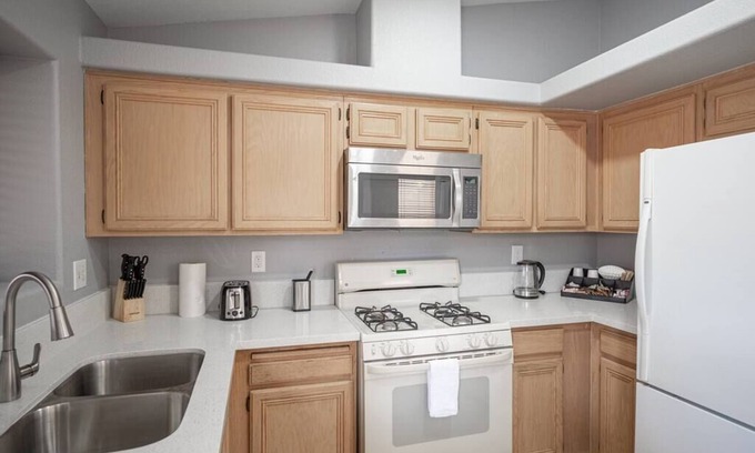 North Las Vegas Villa | Serene Las Vegas Hotel: Pet-Friendly with Pool & Breakfast