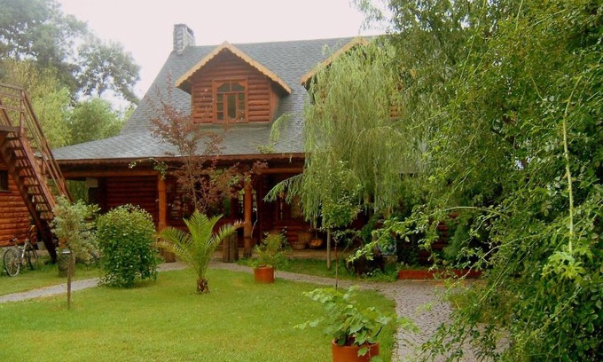 Agva Cabin | Relaxing Tranquilla River Lodge with Breakfast & Kitchen Access