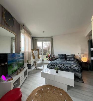 Poissy Apartment | Serene Getaway Just 30 Minutes from Paris