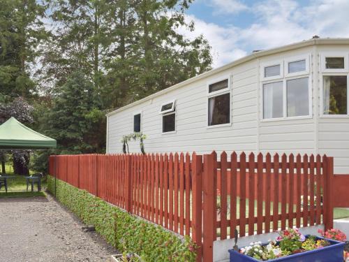 Ayr House | Serene Tranquillity Lodge: Pet and Child-Friendly Retreat