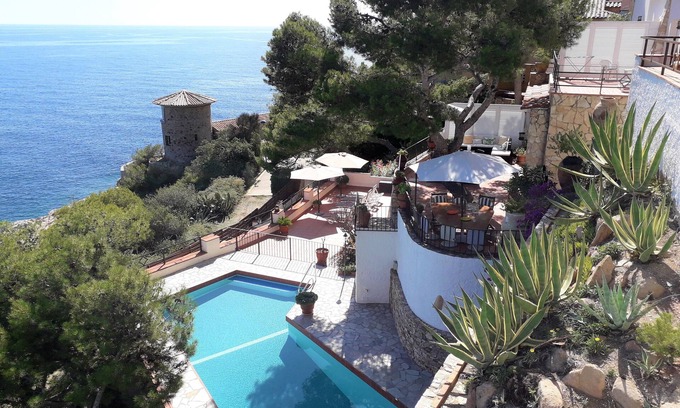 Llafranc Villa | Seafront Villa Retreat with Pool and Spa - Guest Rated 9.8
