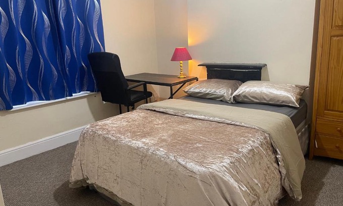 Forest Fields House | Budget-Friendly Stay at Transformative Housing on Laurie Avenue