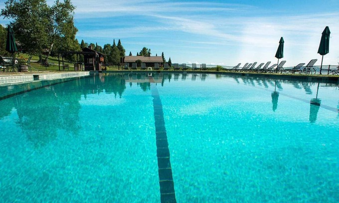 Moscow Villa | Trapp Villa 29: Enjoy Relaxing Amenities and Scenic Views