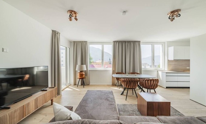 Gmunden Apartment | Trau(M)seeblick: Balcony with Breathtaking Sea Views