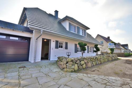 Hohen Viecheln Apartment | Beautiful Bonkowski Apartment with Ocean View at Schweriner See