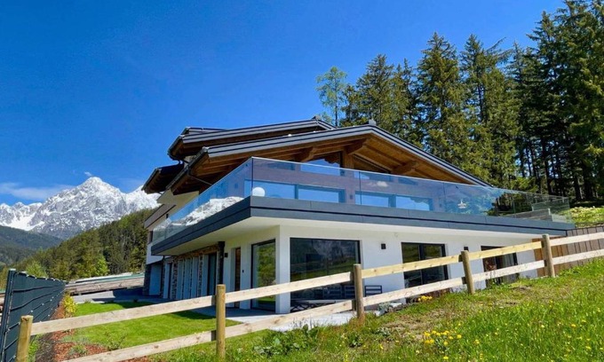Radstadt Apartment | Scenic Traumblick Dachstein - 4-Star Oceanfront Retreat