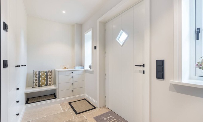 Rantum House | Traumblick Sylt: Spacious Oasis with Ocean Views & Spa