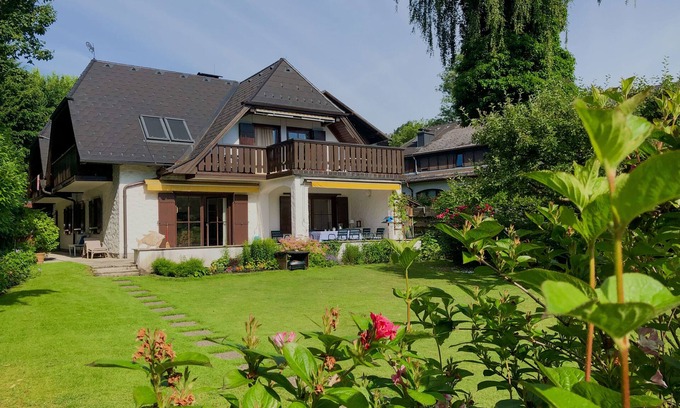 Altmuenster Apartment | Beautiful Lakeside Retreat with Breakfast & Family Amenities