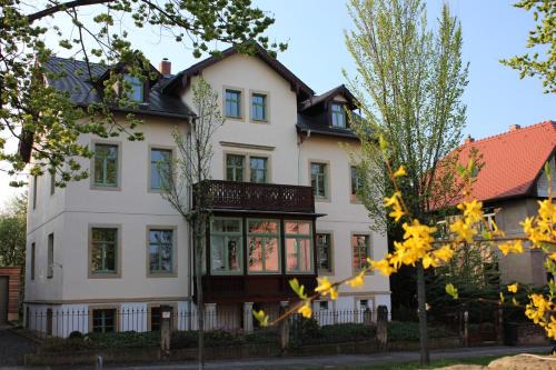 Strehlen Apartment | Elegant Apartment in Historic Günderzeit Villa, Rated 9.4