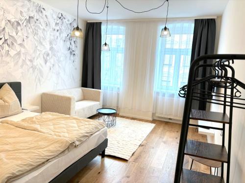 Neulerchenfeld Apartment | Ideal Retreat for Two: Central Location with Pet-Friendly Perks