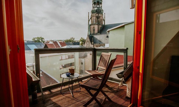 Zwickau Apartment | Beautiful Apartment by the Cathedral with Rooftop Terrace