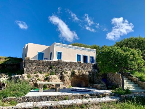Nisyros Villa | Exceptional Family-Friendly Stay at Traumhaus Nisyros