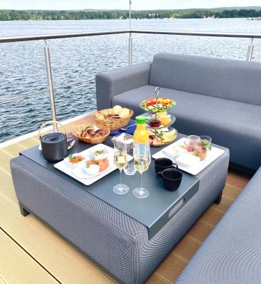 Bad Saarow Boat Rental | Discover TRAUMZEITBOOT on Scharmützelsee – Guest Rated 10/10