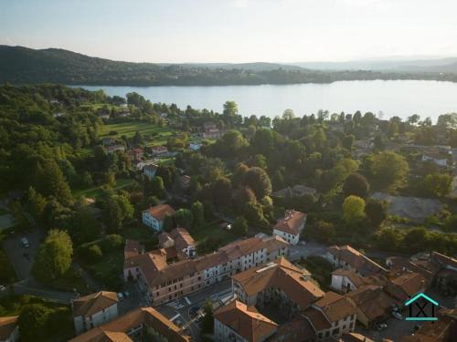 Travedona-Monate Apartment | Idyllic Travedona Loft by Lake Ixihome - Child Friendly Stay