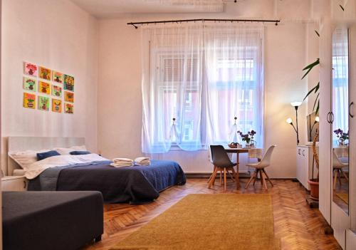 Old City Apartment | Inviting Travel and Music Apartment for Families on a Budget