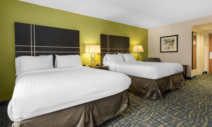 Savannah Hotel | Convenient Hotel Near Downtown Disney with Free Parking