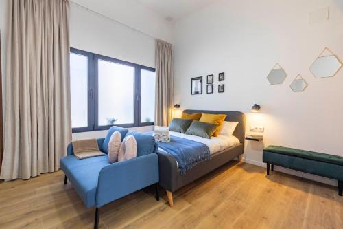 Safranar Apartment | Discover Travel Habitat Patraix Suite with Outdoor Terrace